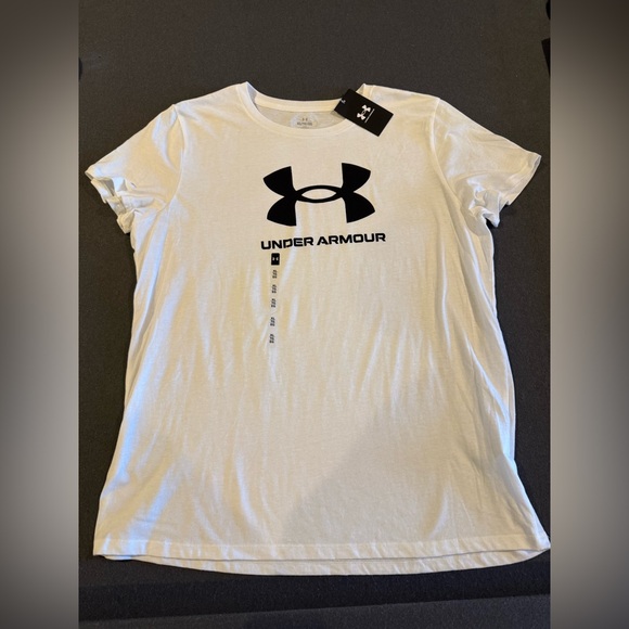 Under Armour Tops - Under Armour Graphic Shirt White - Women’s XL